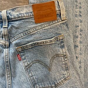 Levi's Ribcage Straight Ankle Jeans